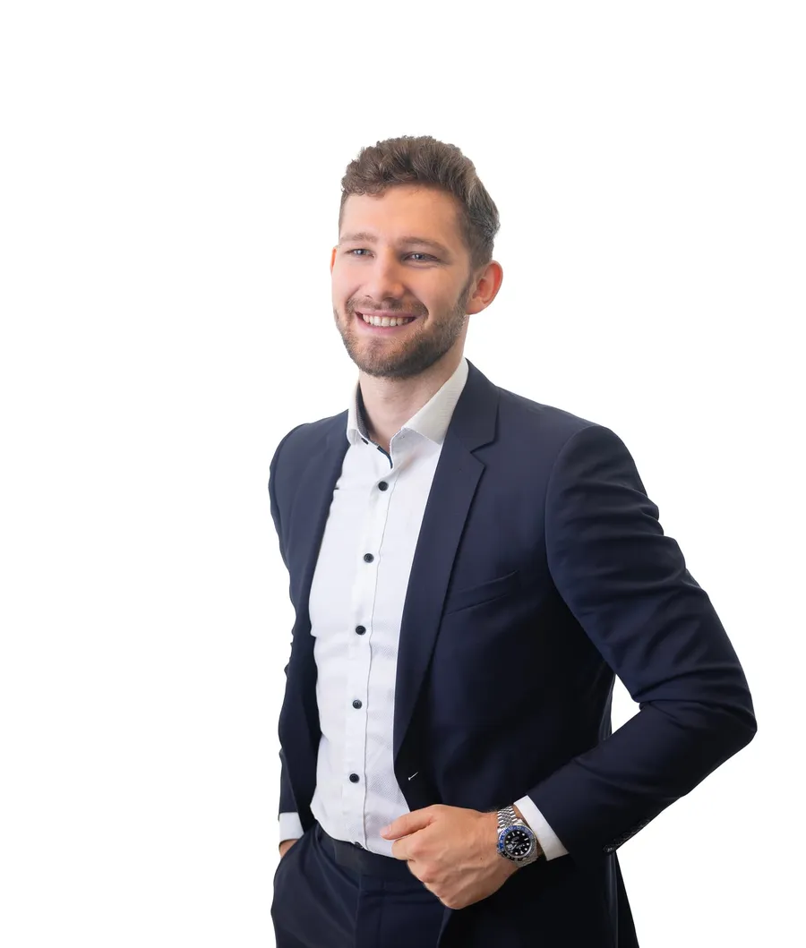Daniel Wegener im Sakko, lächelnd